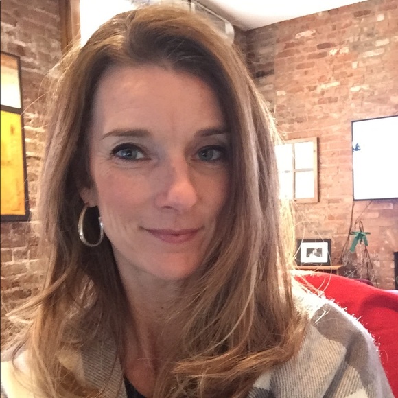 Meet your Posher, Cari - Picture 1 of 1